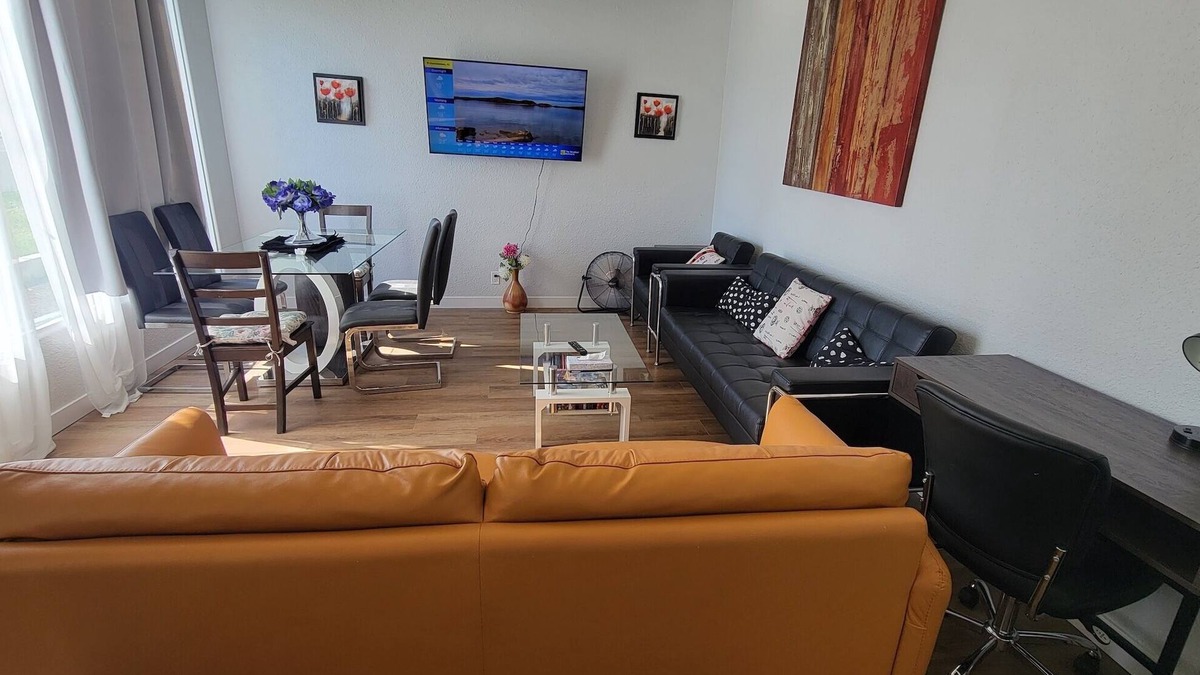 Northwest Calgary House | 3 Bedroom House Near Calgary Airport and Downtown