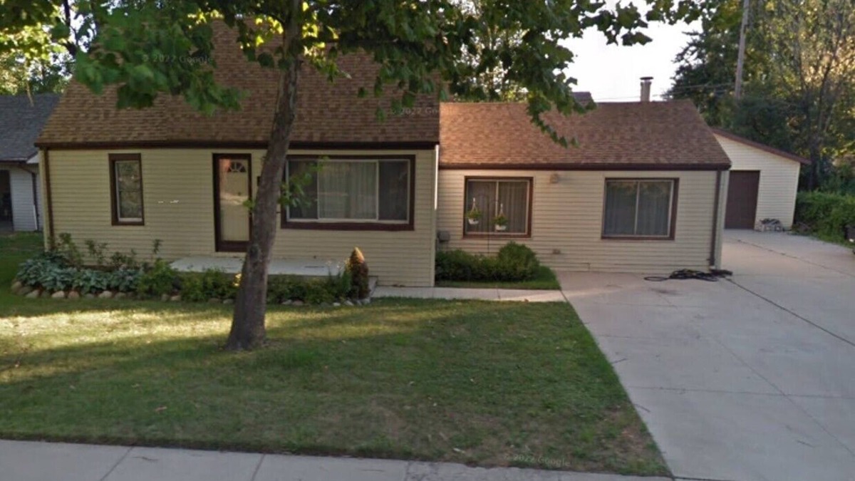 St. Clair Shores House | 3 Bedroom House Getaway, near Downtown Detroit & Lake St Clair