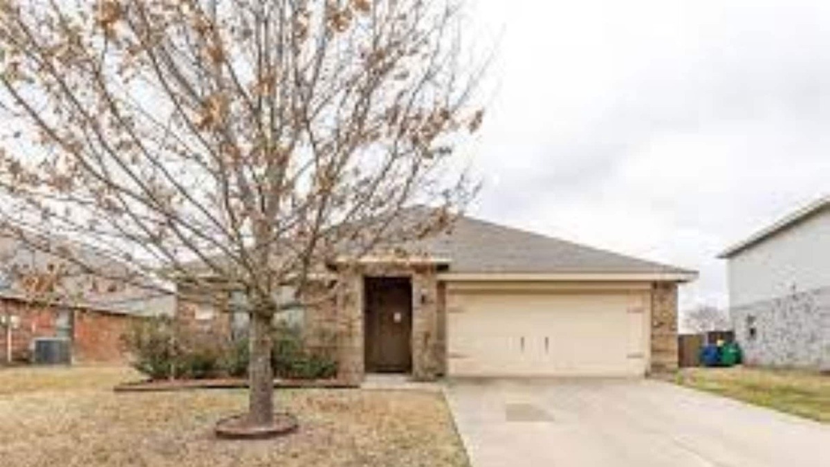 Waxahachie House | 3 bedroom house! Walking park nearby!