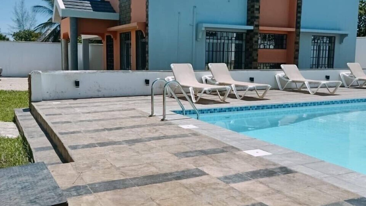 Diani Beach House | 3 bedroom house with private swimming pool and movie theatre