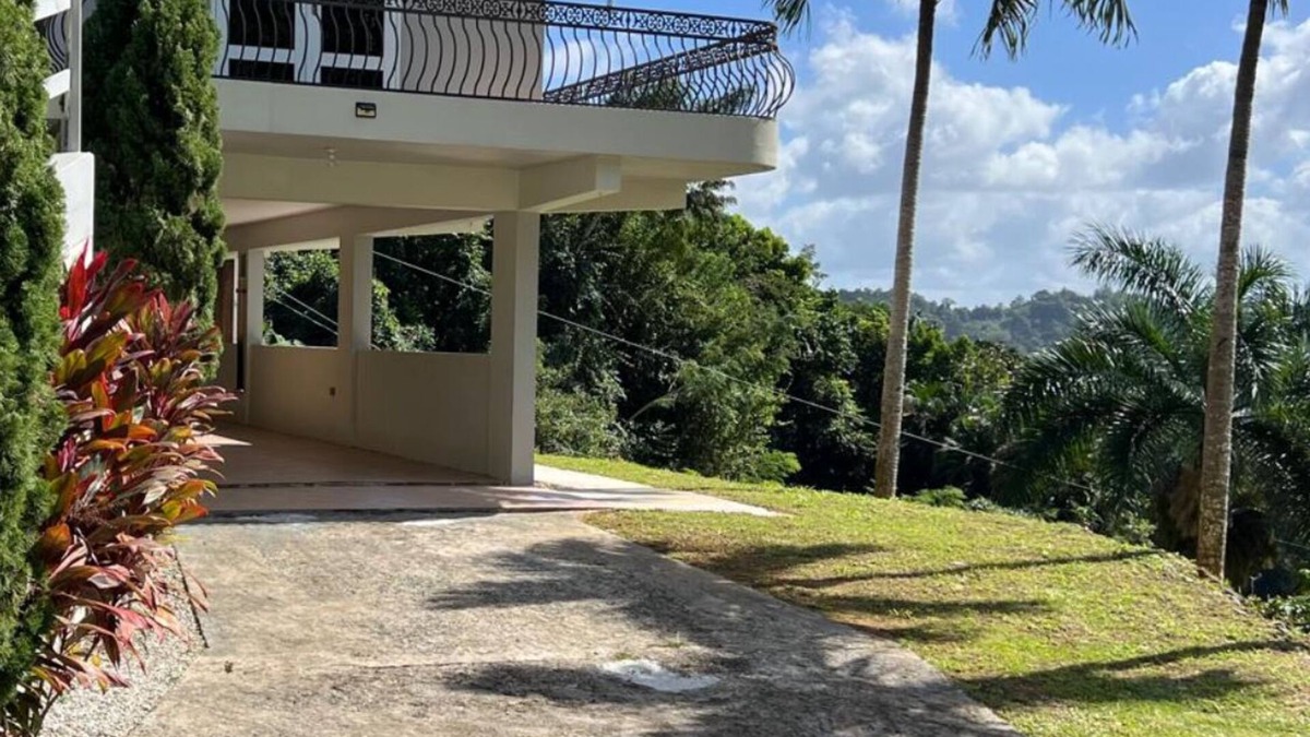 Canaboncito House | 3-bedroom house with Solar Energy, Water cistern, AC, and high speed internet.