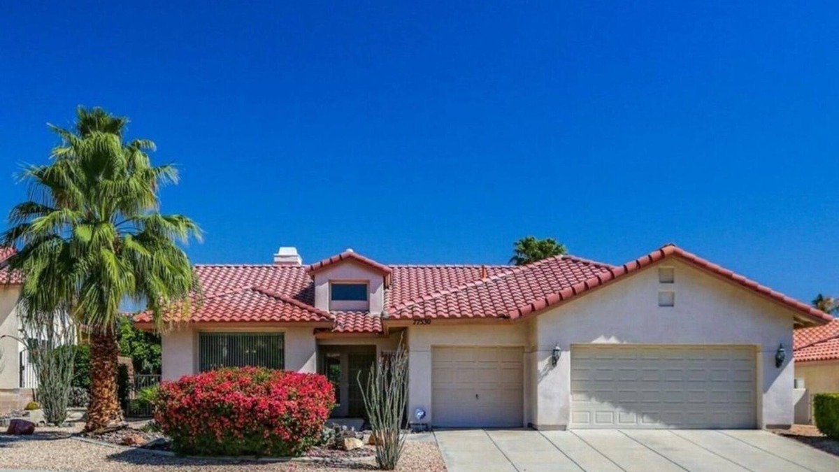 Palm Desert House | 3-bedroom house with a lap pool in Palm Desert in the gated Whitehawk Community