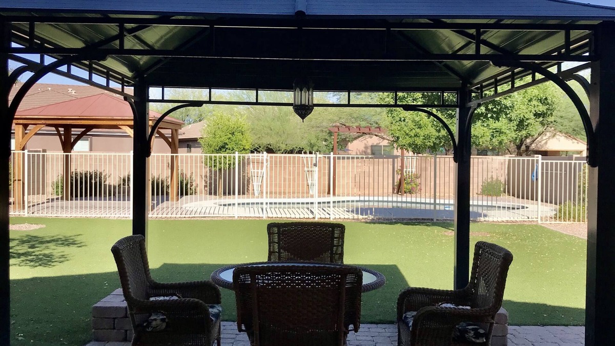 Marana House | 3 Bedroom house with large backyard and pool during warm months!