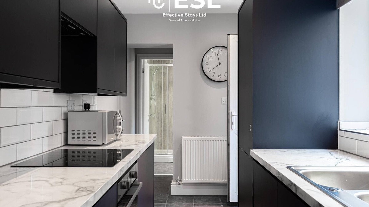 Crewe House | 3 Bedroom House with Parking in Crewe