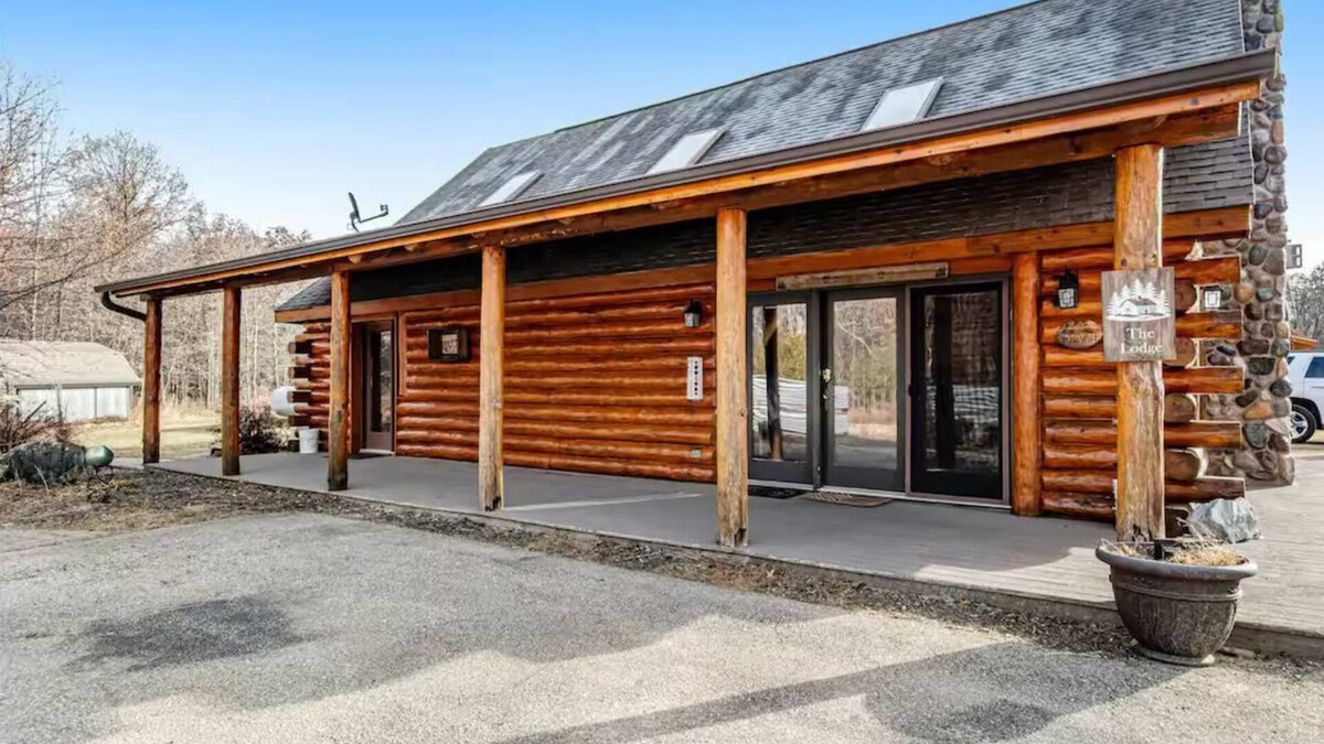 New Lisbon Cabin | 3-bedroom Lodge cabin in lovely New Lisbon