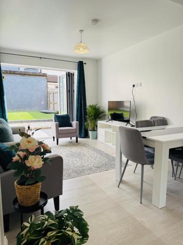 Cribbs Causeway House | 3 bedroom luxury bungalow