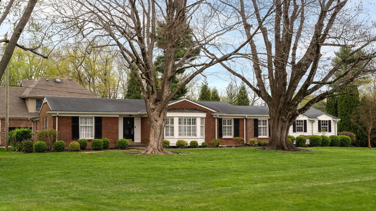 Buechel House | 3 bedroom Luxury Louisville Rental