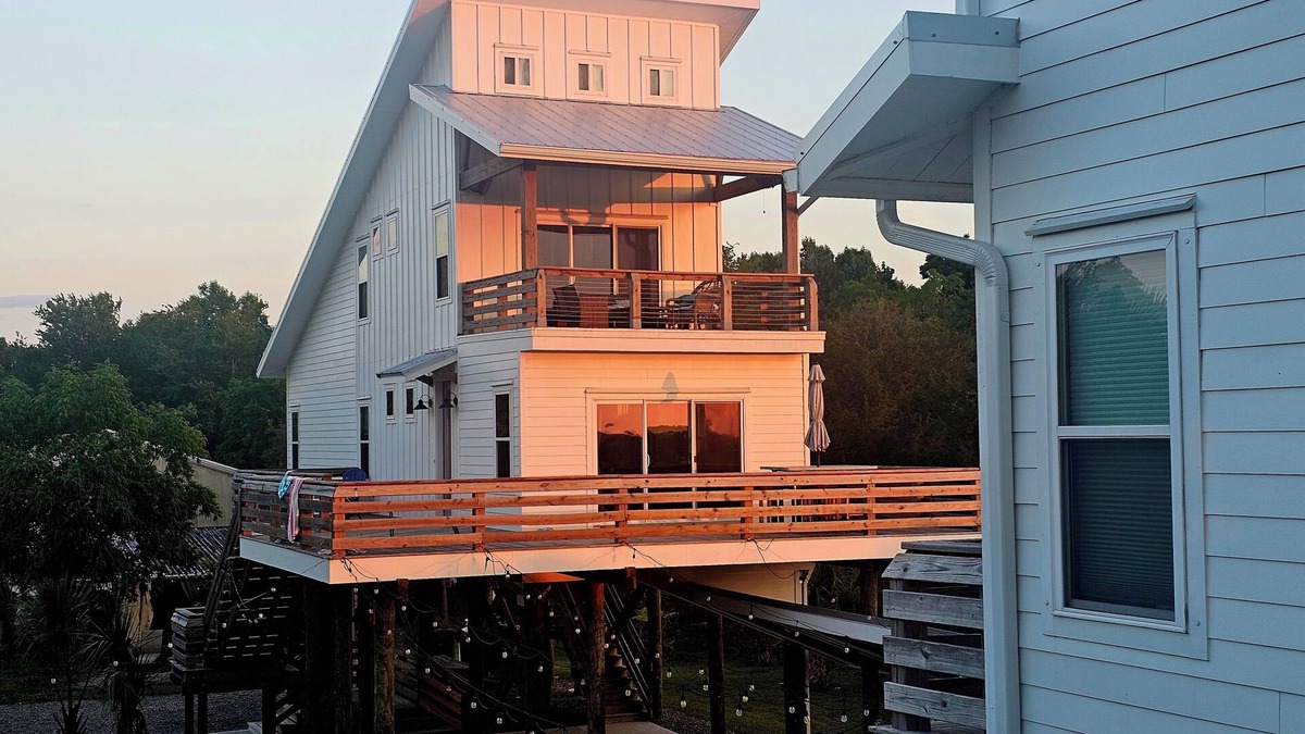 Charleston House | 3 bedroom marsh & sunset views. NON SMOKING home 5 minutes from Folly Beach.