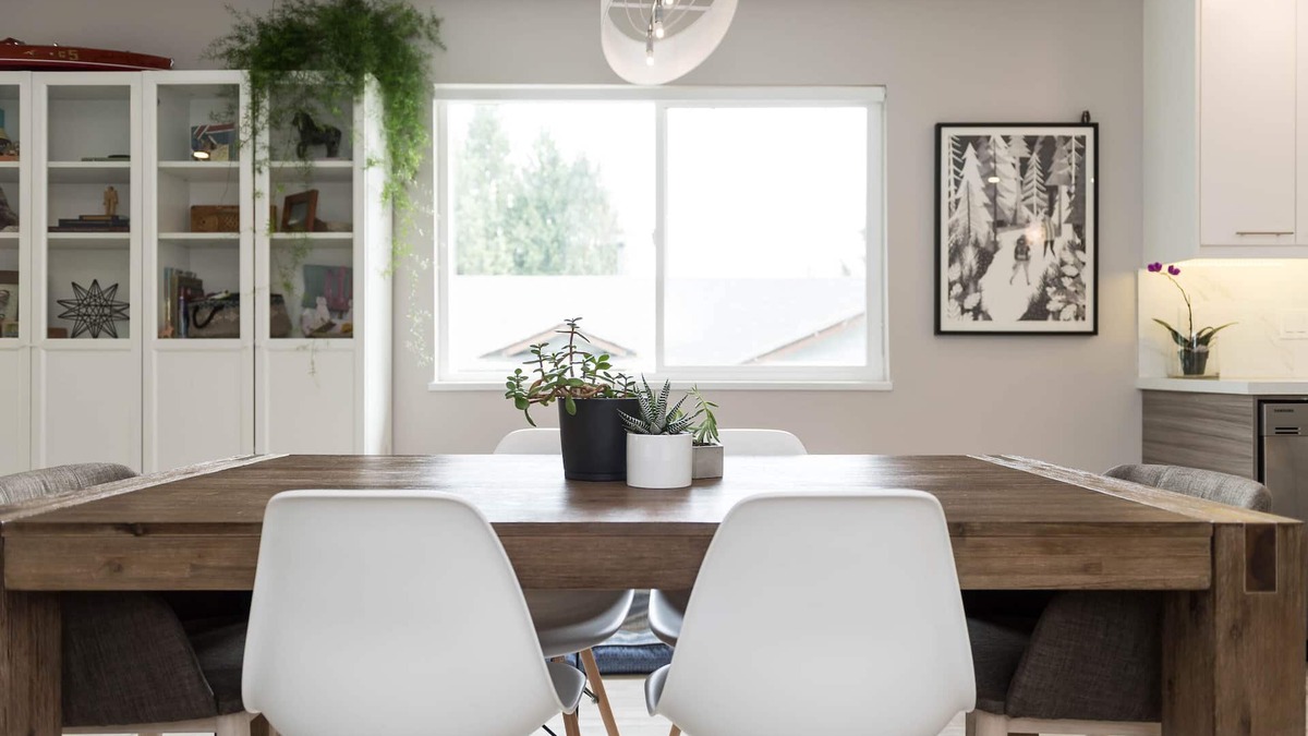 Lynn Valley House | 3 Bedroom Modern Family Home