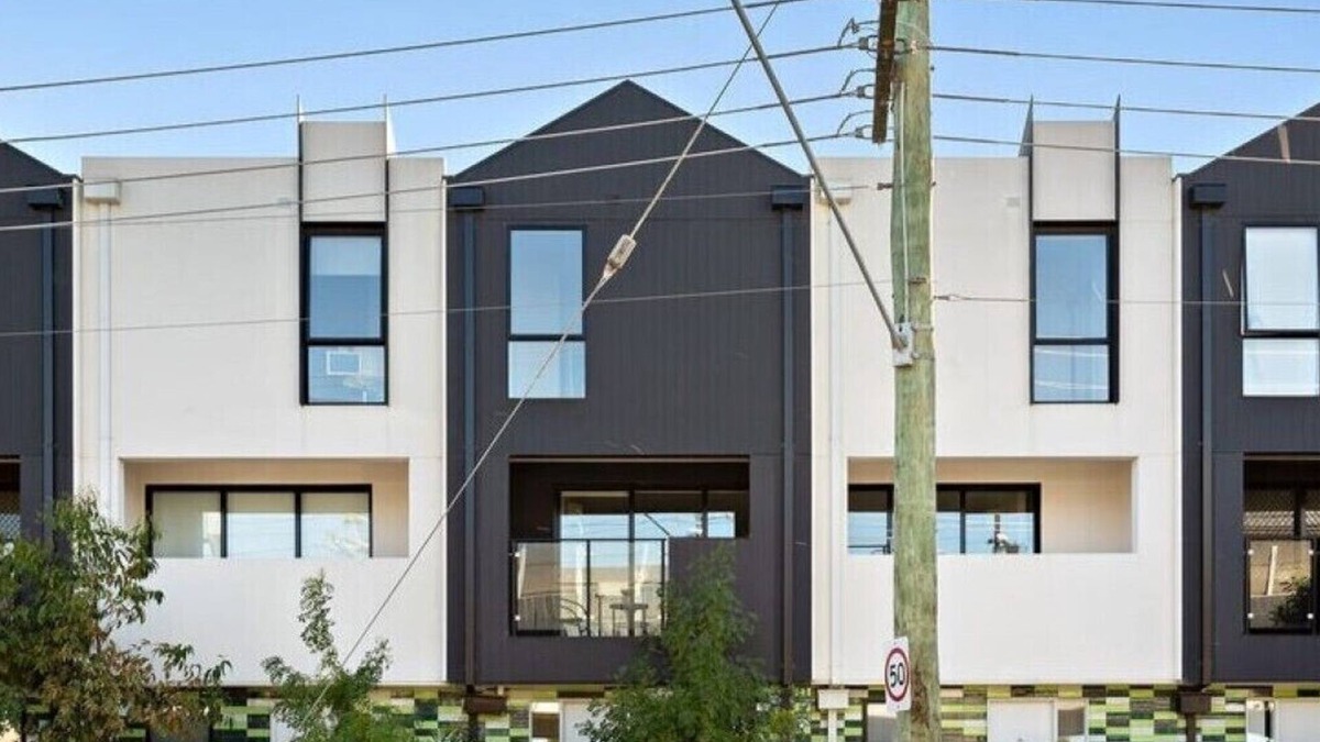 Clayton House | 3 Bedroom Modern Living in the Centre of Clayton!
