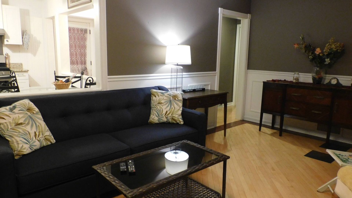 McHenry House | 3 Bedroom Oasis away from home by Downtown McHenry Dogs Welcome near Hospital