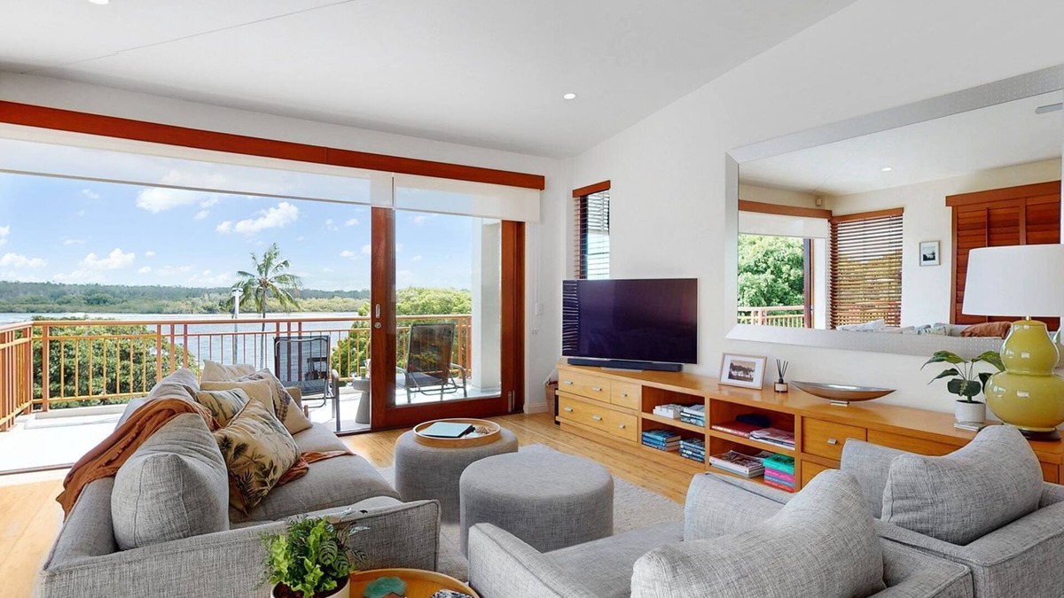 Noosaville Apartment | 3 bedroom penthouse apartment with river views