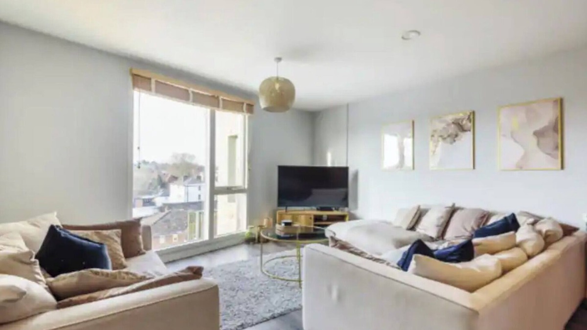 Maidenhead Apartment | 3 bedroom penthouse apartment in Central Maidenhead 5* host new to VRBO