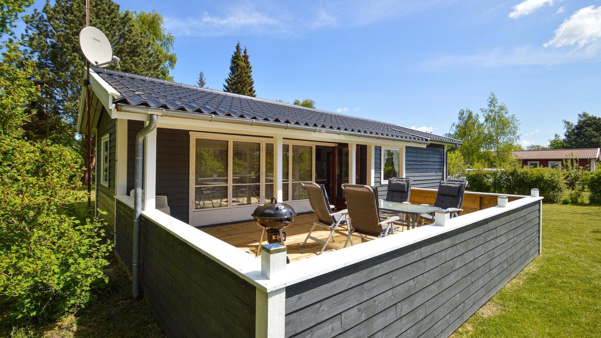 Næsby Strand House | 3 bedroom pet friendly home in Nakskov