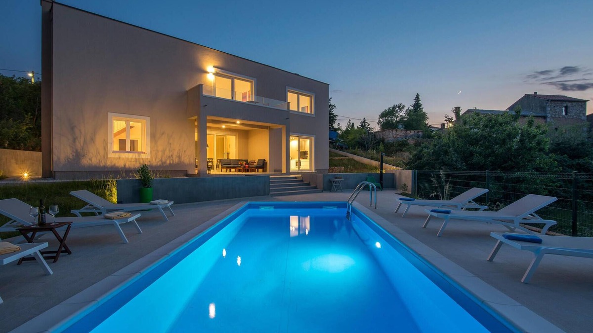 Vrh House | 3 bedroom pet friendly home in Vrh