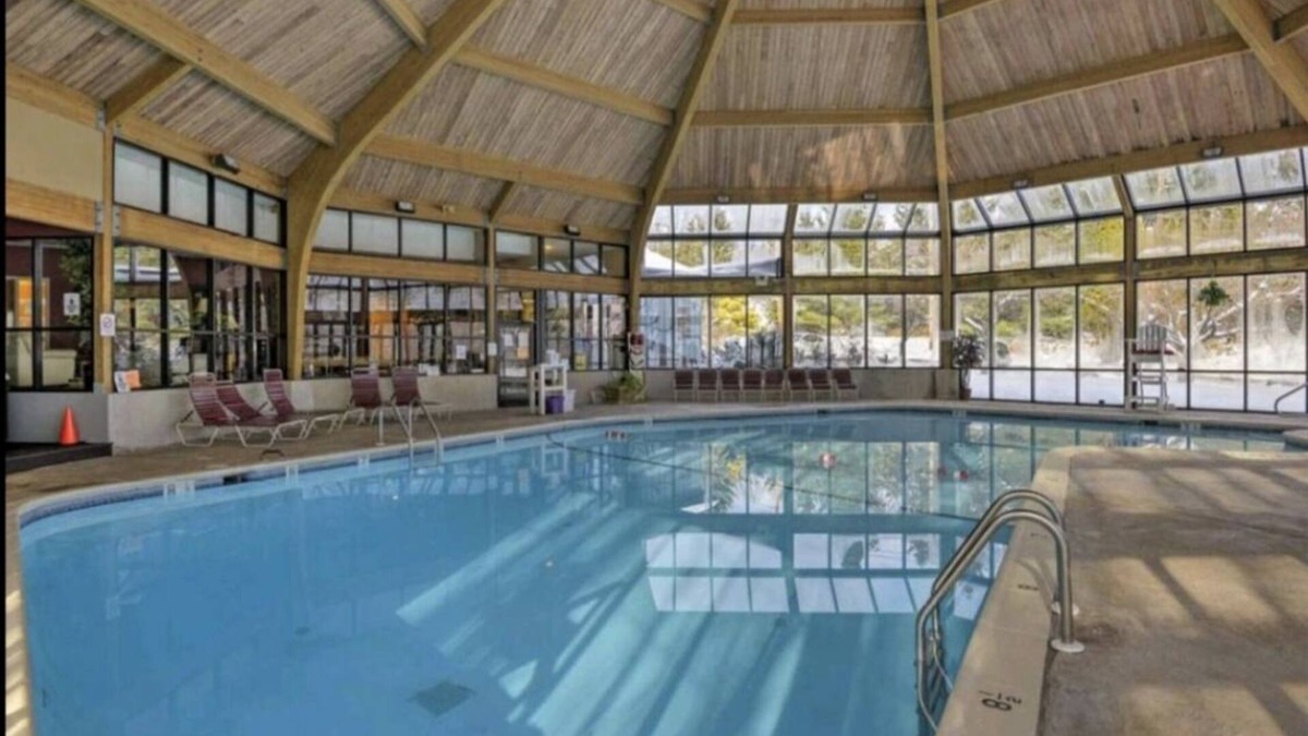 Tannersville House | 3 BEDROOM - * POOL * BBQ * GYM * COURTS *