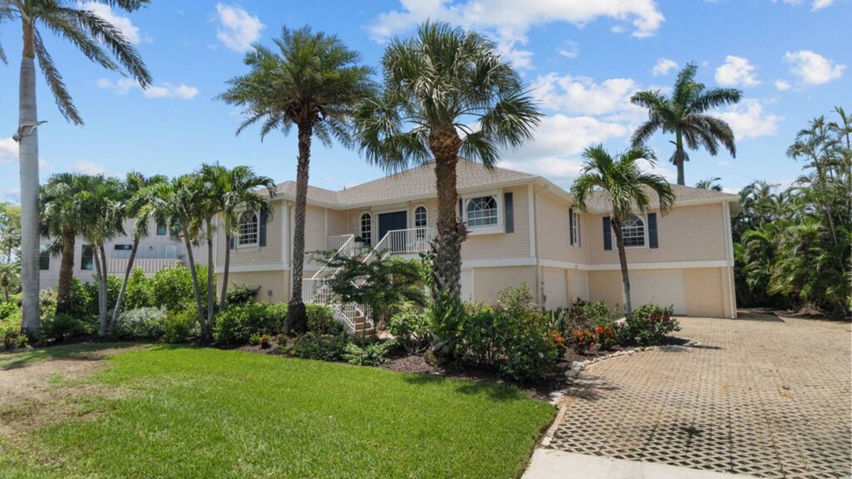 The Dunes House | 3 Bedroom Pool Home in The Dunes!