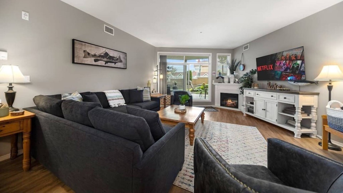 North End Condo | 3 Bedroom / Poolside / Lakefront / Pools & Hot Tub