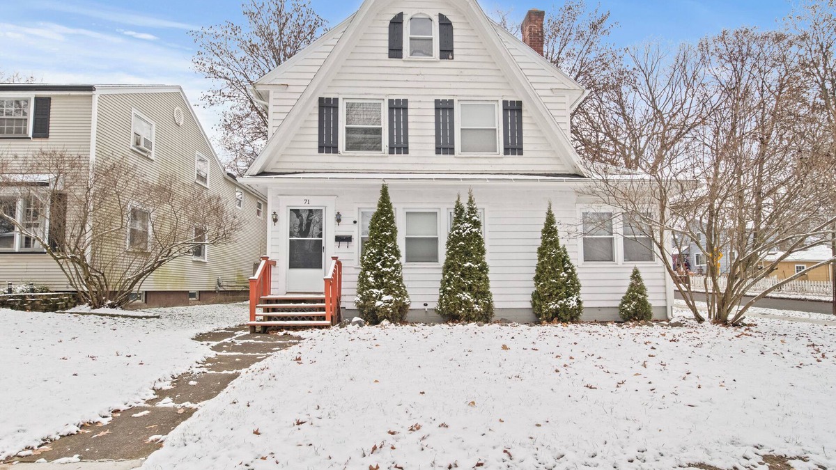 Charlotte House | 3-Bedroom Private Home with Game Room, Fully Fenced, Near Lake Ontario Shoreline