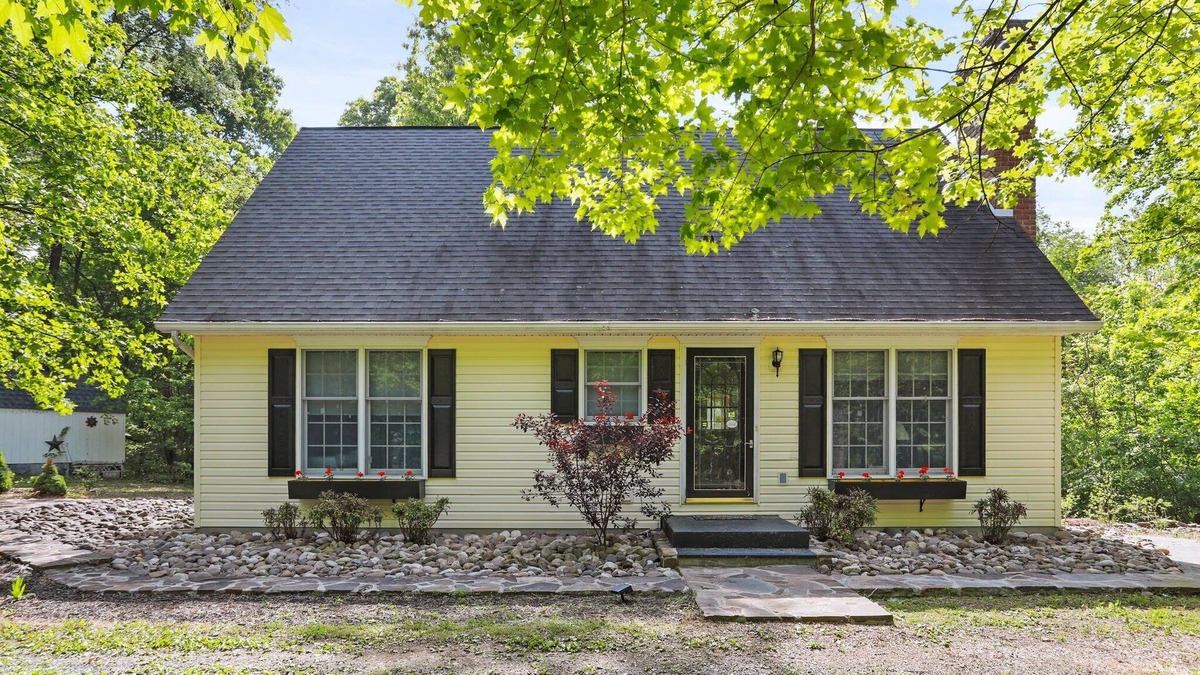 Berkeley Springs House | 3 Bedroom Ridgetop Retreat- Minutes from Town