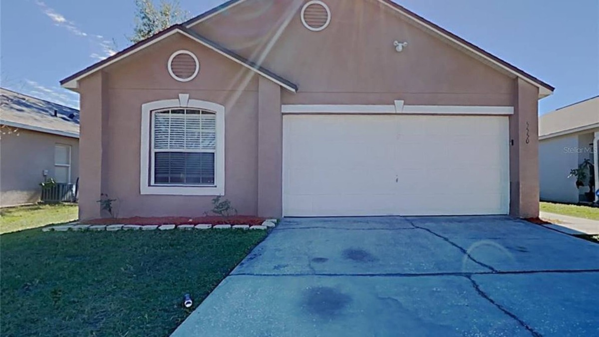 Lockhart Apartment | 3 Bedroom Single family 418898 by Houzlet