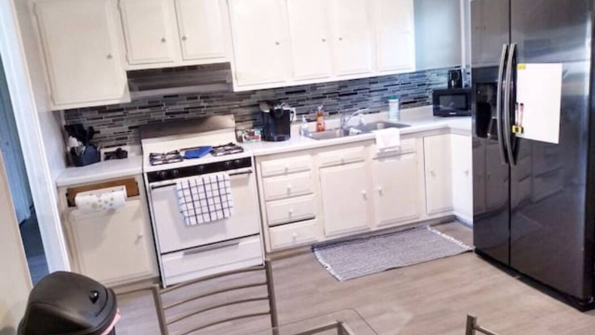 Southwest Area House | 3 Bedroom Slab home Located Close to I-380 Wifi, Netflix, Youtube TV