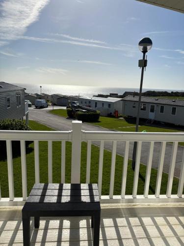 Exmouth Apartment | 3 Bedroom, Sleep 6, Wi-Fi, Decking, Sea-View, Parking