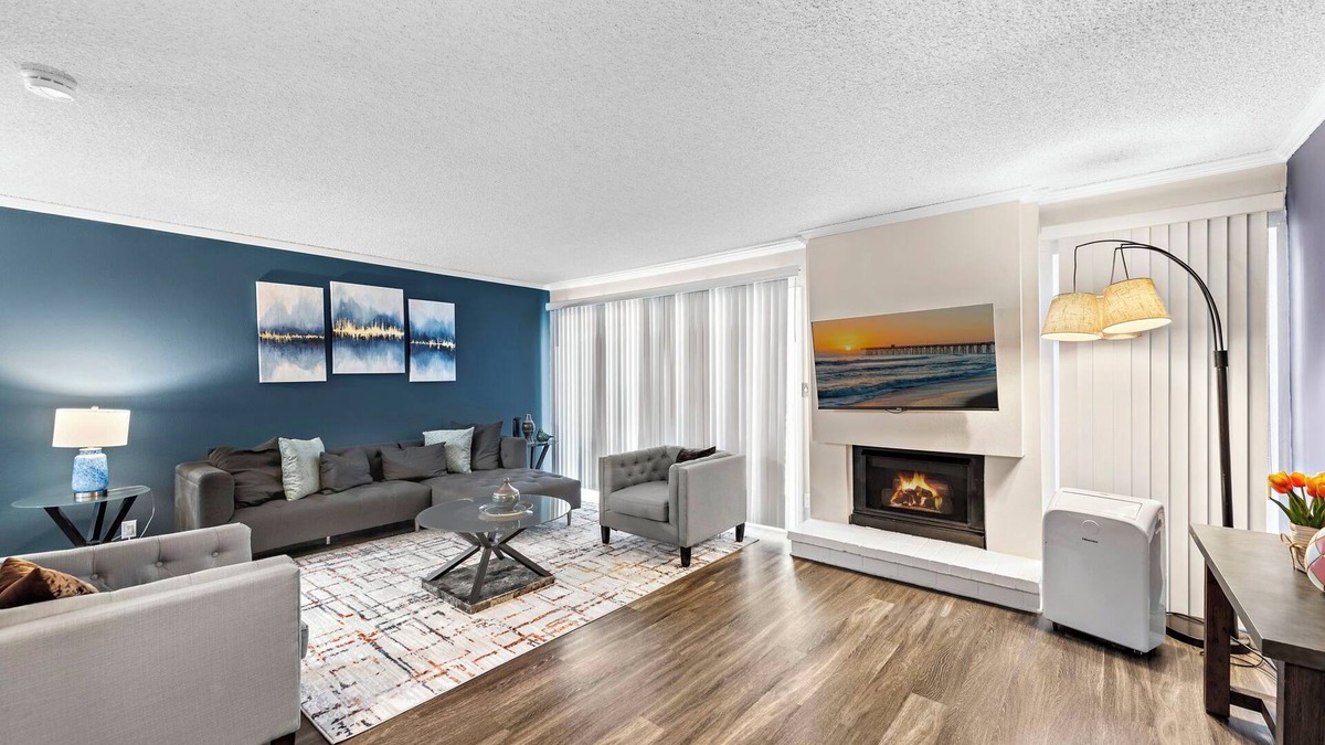 Mariners House | 3-bedroom townhome in beautiful Newport Beach with fitness room and pool