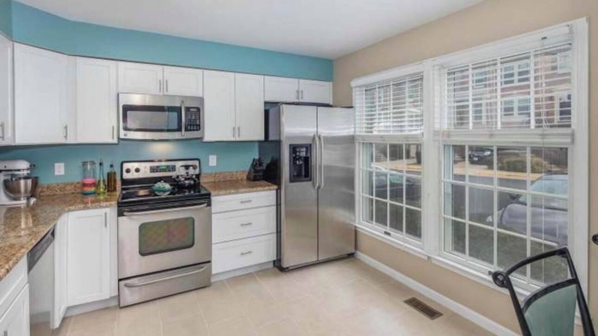 Springfield House | 3-bedroom townhome in peaceful Springfield with WiFi, AC