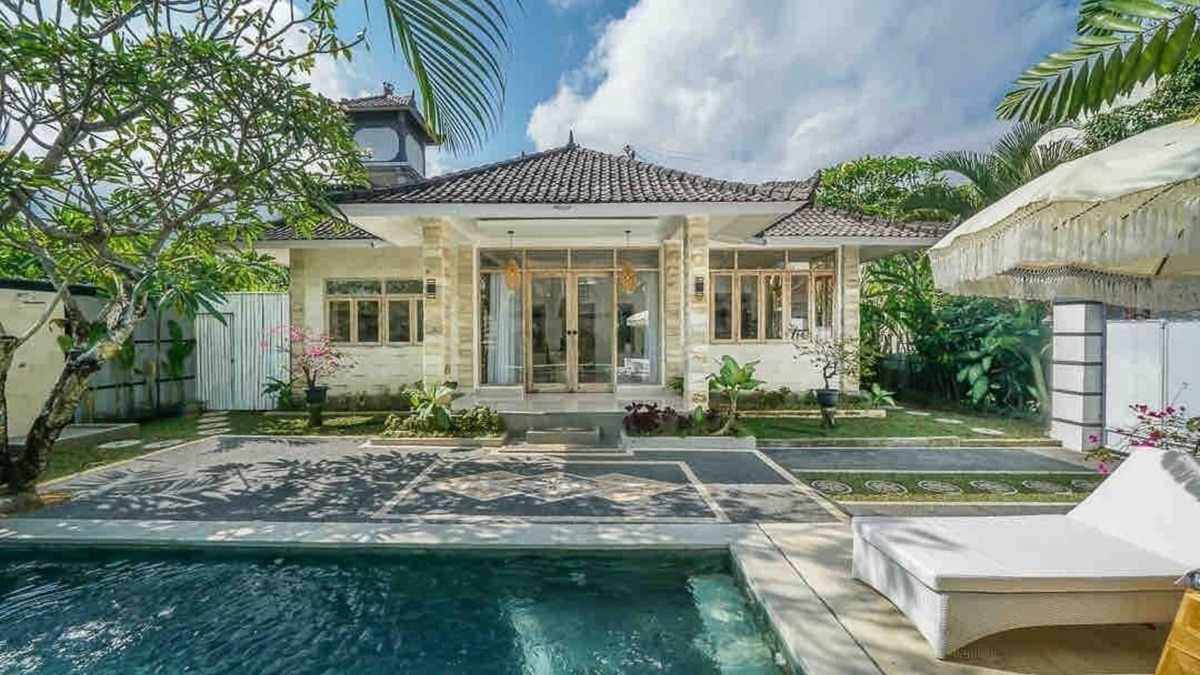 Bouvet Island Villa | 3 Bedroom Tropical Villa Walking Distance to Beach