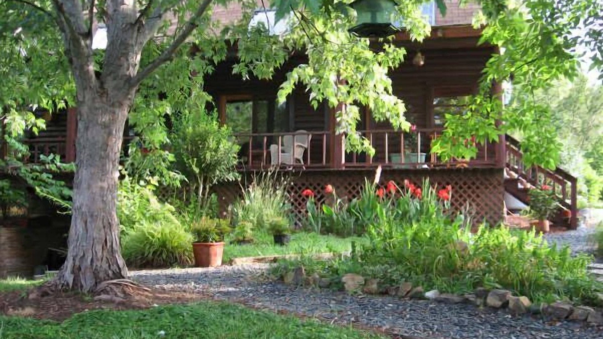 Southmont House | 3-bedroom vacation home just 18 minutes from High Rock Lake