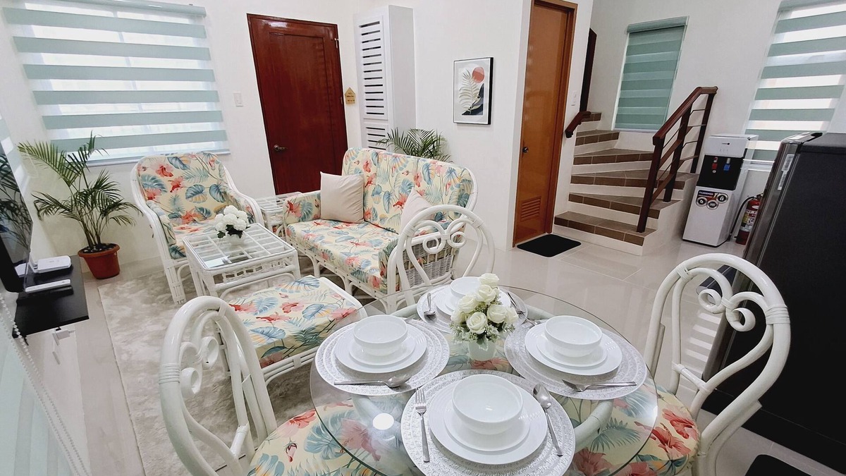 Dauis House | 3-Bedroom Vacation Home Near Airport and White Sand Beaches