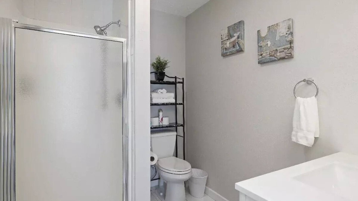 Springfield House | 3-bedroom vacation home just 5 minutes from Bass Pro Shops Outdoor World