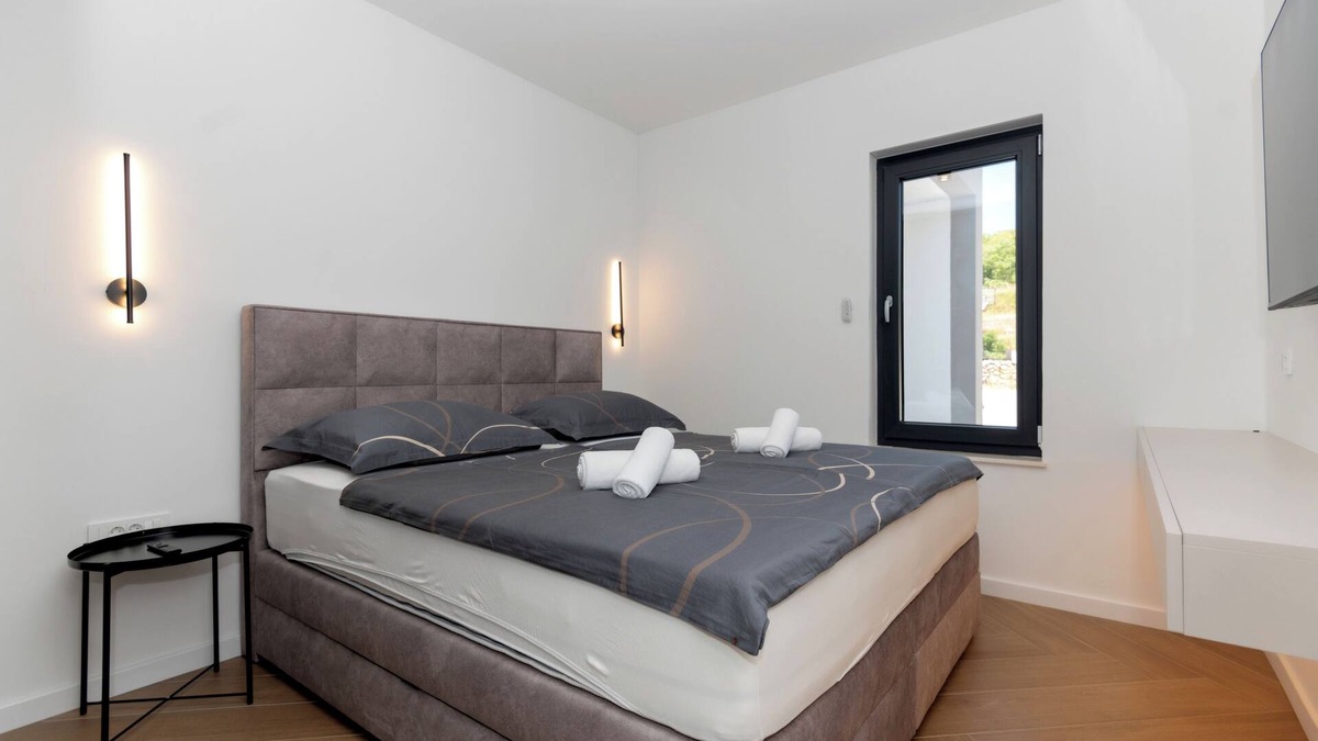 Lovrec Villa | 3-bedroom villa in charming Lovreć with pool and jacuzzi