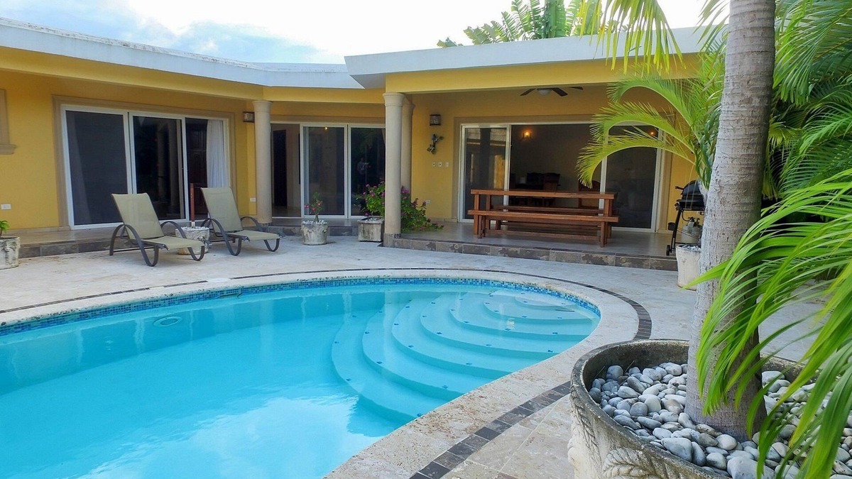 La Mulata Villa | 3-bedroom villa in gated residence with free shuttle bus/cable TV/Wi-Fi/pool