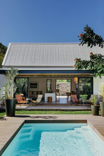 Black River Villa | 3 bedroom villa nestled in nature