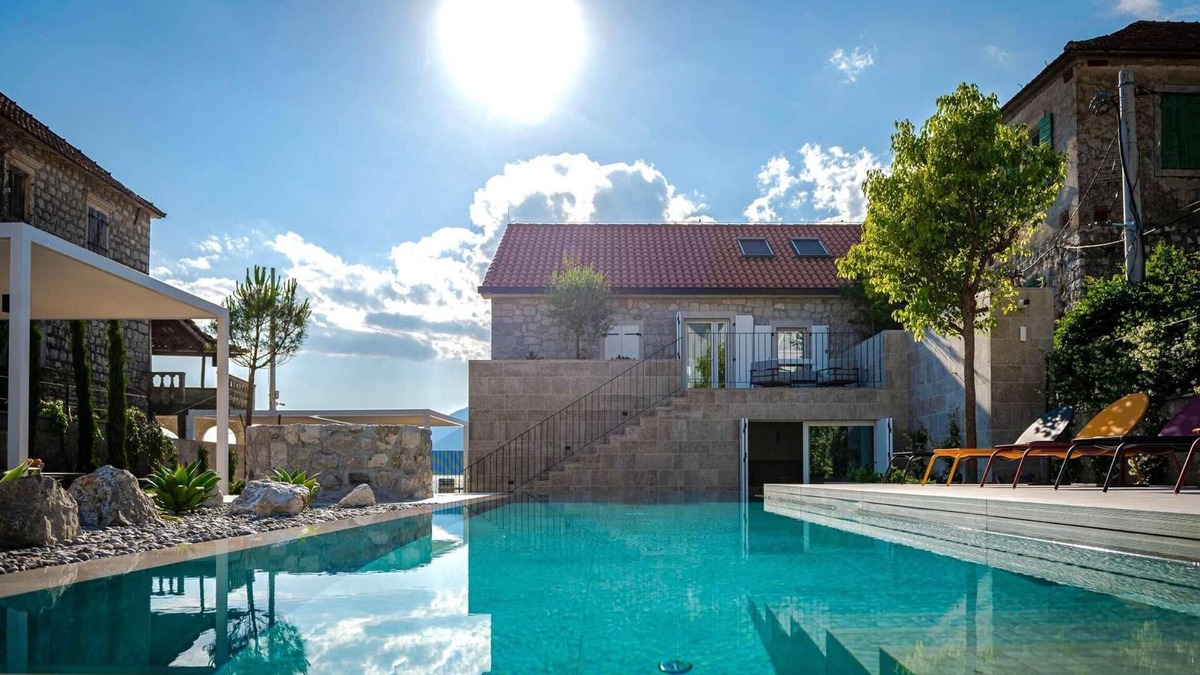 Tomicici Villa | 3 bedroom villa w/pvt pool, direct sea acess