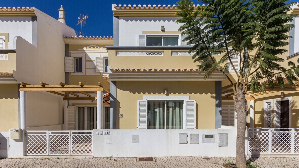 Manta Rota Ski Chalet | 3 bedroom villa with private pool and Wi-Fi by AlgarveManta (25V3)