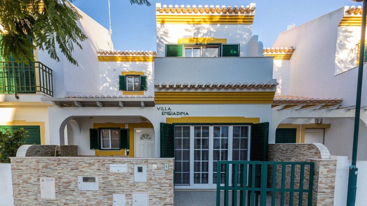 Manta Rota Ski Chalet | 3 bedroom villa with patio and WIFI by AlgarveManta (55V3)