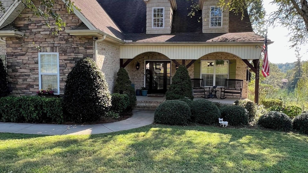 Stokes House | 3 Bedroom w/hot tub in Yadkin Wine Country Pet Friendly