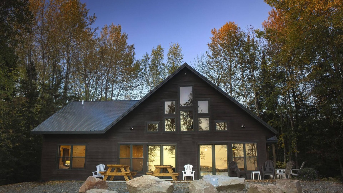 Ely House | 3 bedroom w/loft/2 bath lake home, fireplace, across from BWCA,7 miles from Ely
