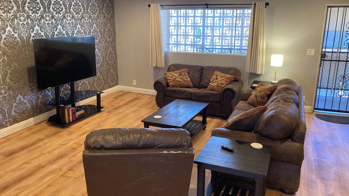 Las Vegas Condo | 3-bedroom walking distance to strip.