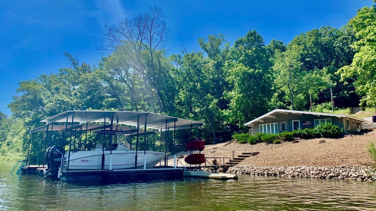 Sunrise Beach House | 3 bedroom waterfront home Large dock and great swim area 4 KAYAKS + PADDLEBOAT