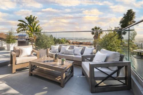 Middletown House | 3 Bedroom with Ocean View Jacuzzi and Parking