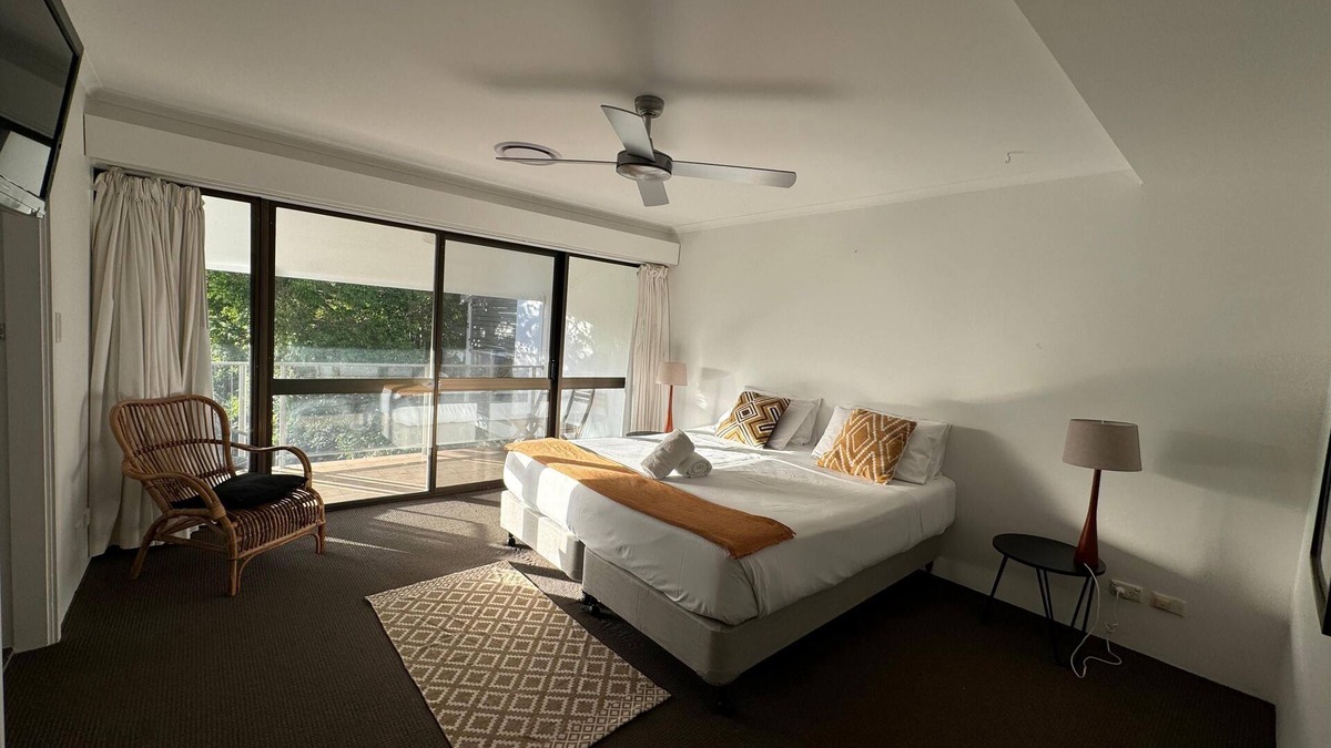 Noosa Heads Villa | 3 Bedroomed family friendly villa walking distance to Hastings Street and coast.