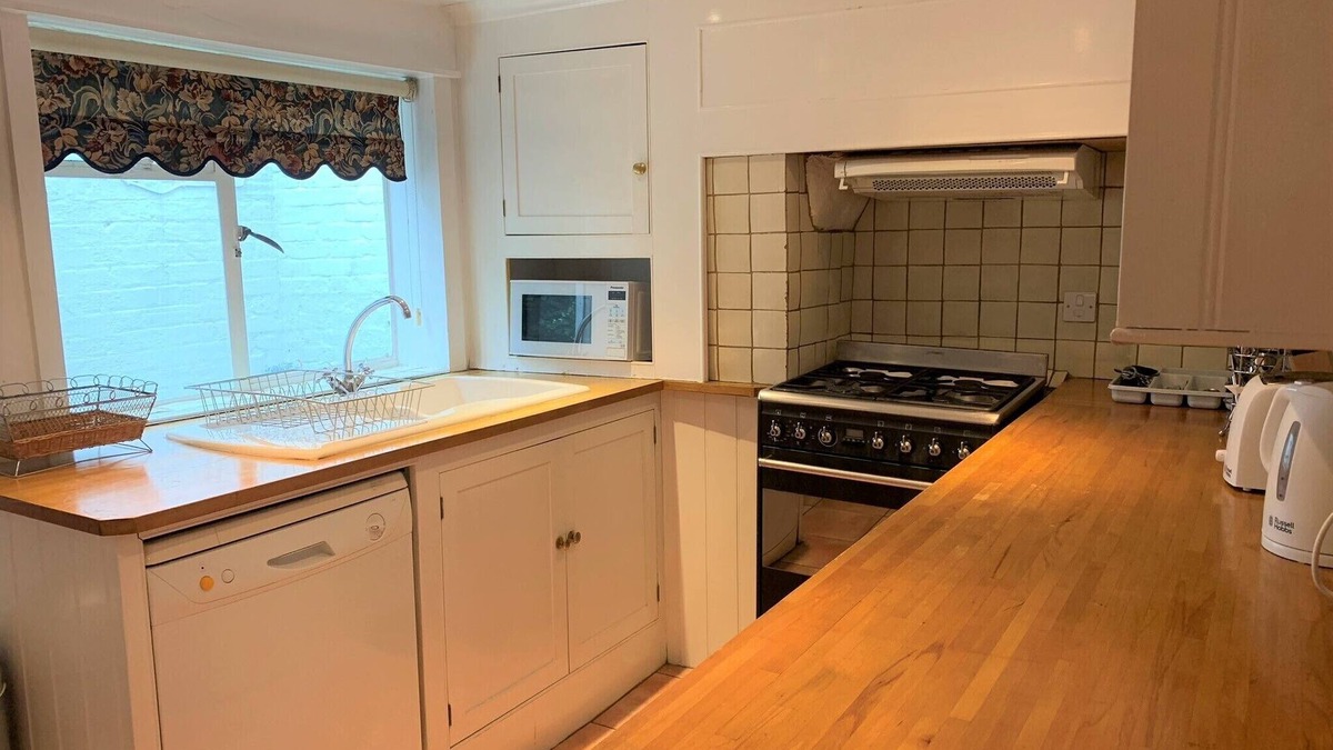 Shepperton House | 3 bedroomed property ideally located close to London and top tourist attractions