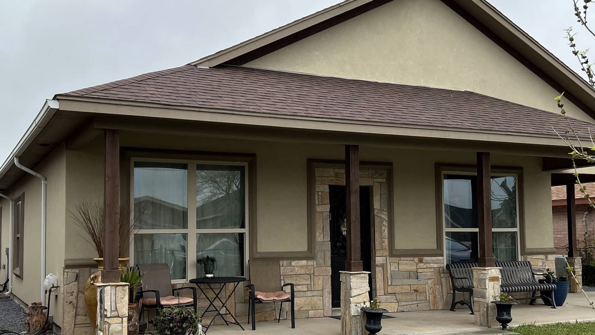 Brownsville House | 3 bedrooms 2 1/2 bathrooms sleep 7 people