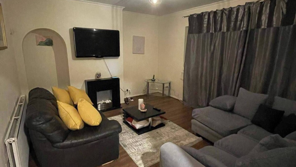 Turkey Street House | 3 Bedrooms - 6 Guests - Parking - Fireplace - Bbq