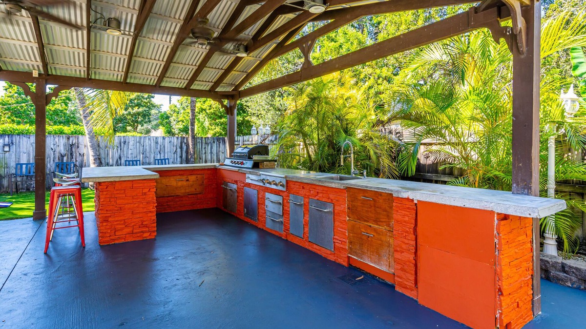 Liberty City House | 3 Bedrooms Miami Home with Pool and Summer Kitchen Close to Design District