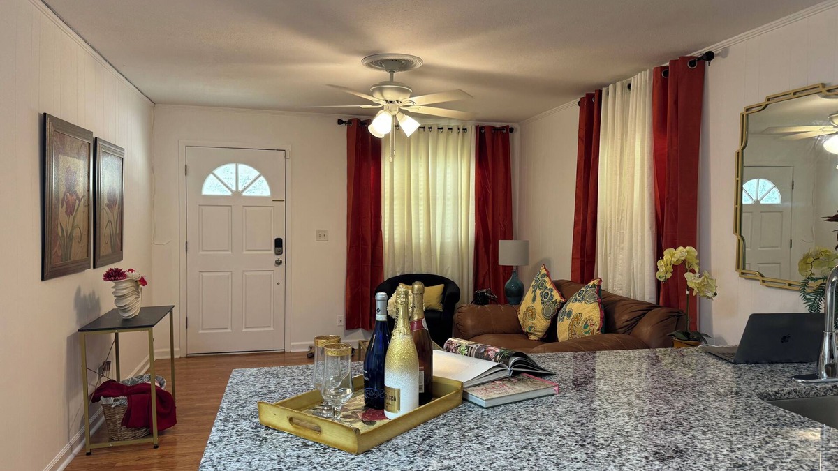 Northside House | 3 bedrooms near airport, beaches and cruise port in fantastic Jacksonville area.